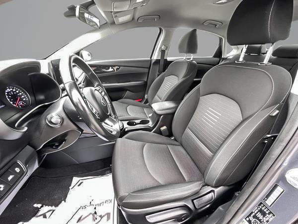 kia Forte 2020 - 11