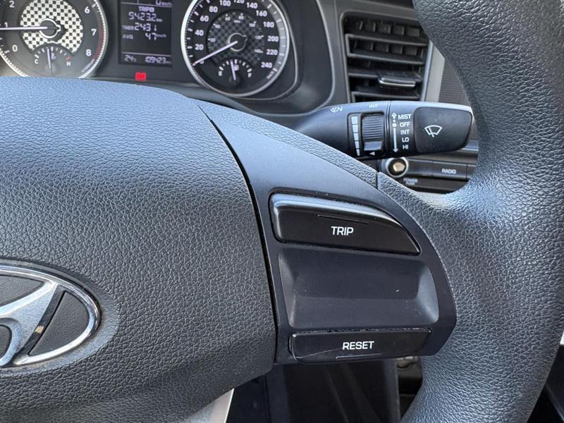 hyundai Elantra 2020 - 17