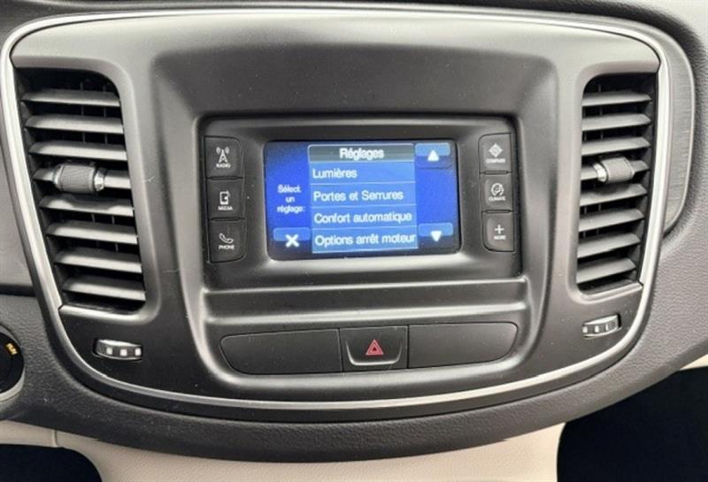 chrysler 200 2015 - 18