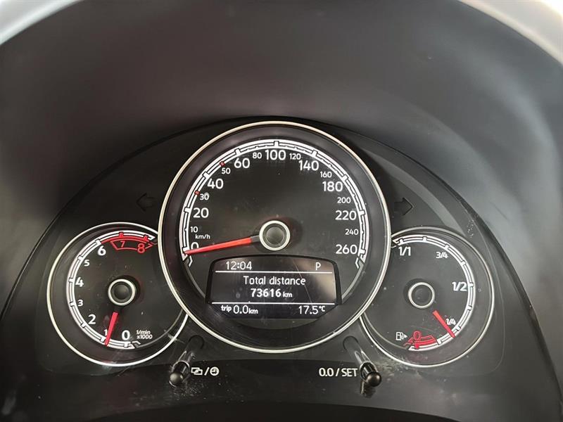 volkswagen Beetle Convertible 2017 - 34