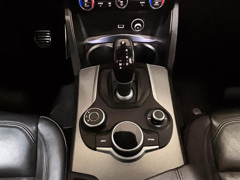alfa romeo Stelvio 2018 - 25