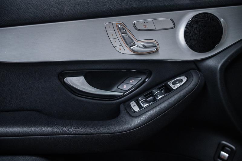 mercedes-benz GLC300 2022 - 21