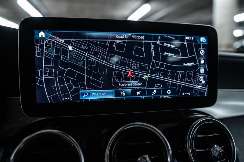 mercedes-benz GLC300 2022 - 28