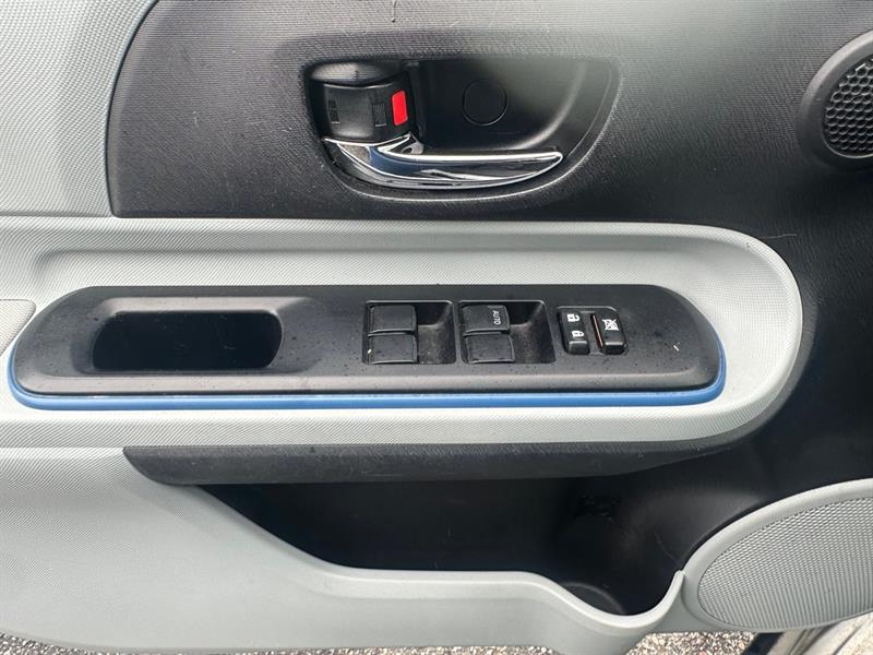 toyota Prius c 2012 - 7