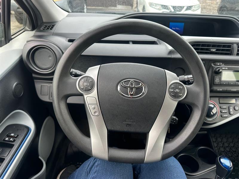 toyota Prius c 2012 - 8