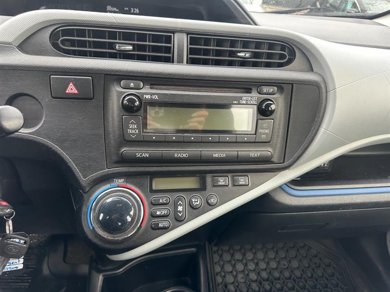 toyota Prius c 2012 - 9