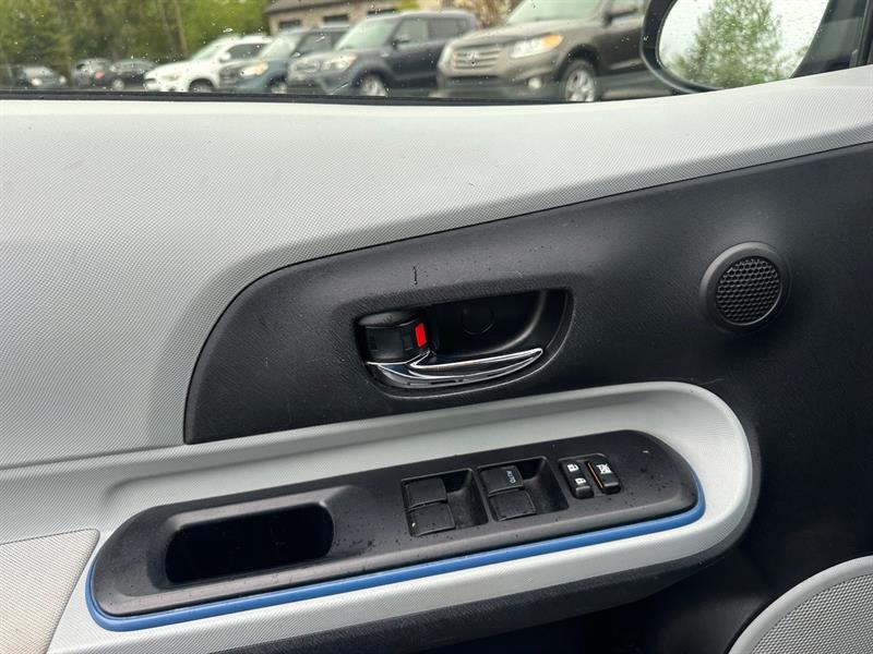 toyota Prius c 2012 - 10