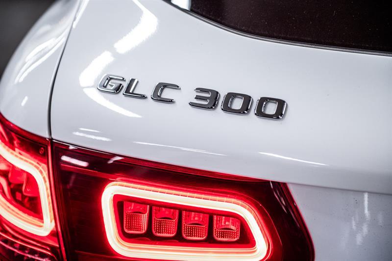 mercedes-benz GLC300 2022 - 12