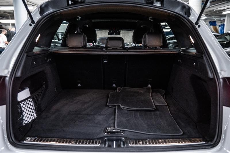 mercedes-benz GLC300 2022 - 16