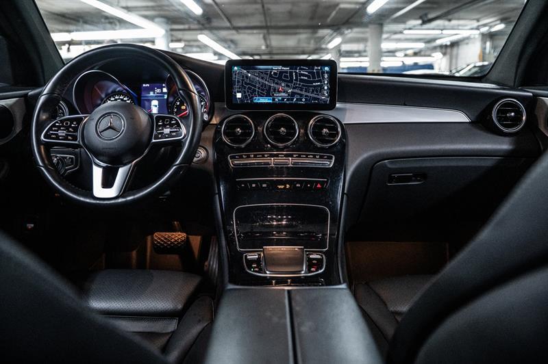 mercedes-benz GLC300 2022 - 36