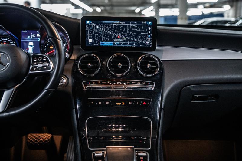 mercedes-benz GLC300 2022 - 38
