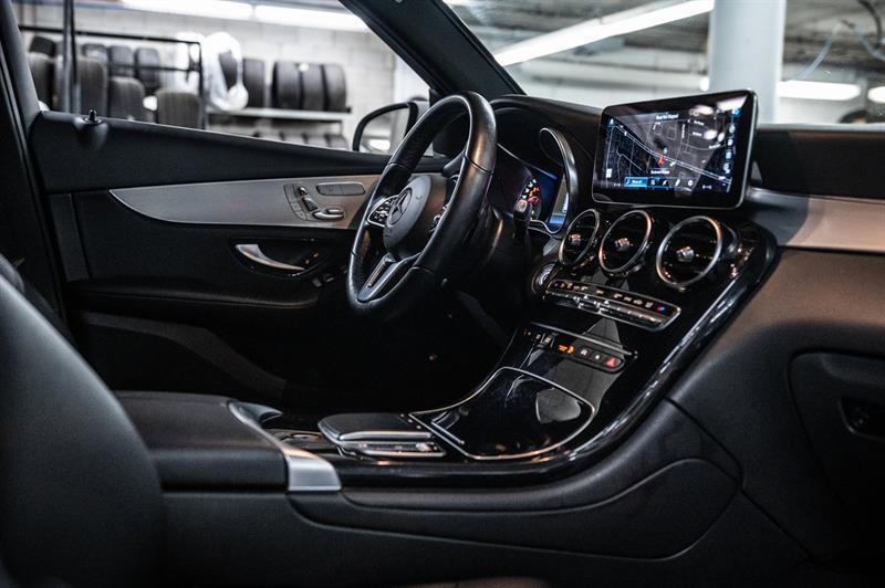 mercedes-benz GLC300 2022 - 39