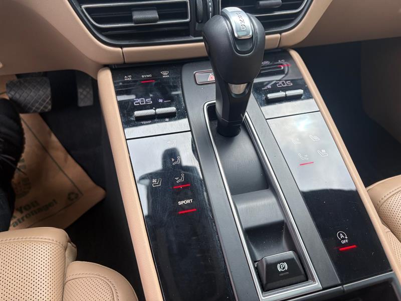 2025 Porsche Macan - Image 8