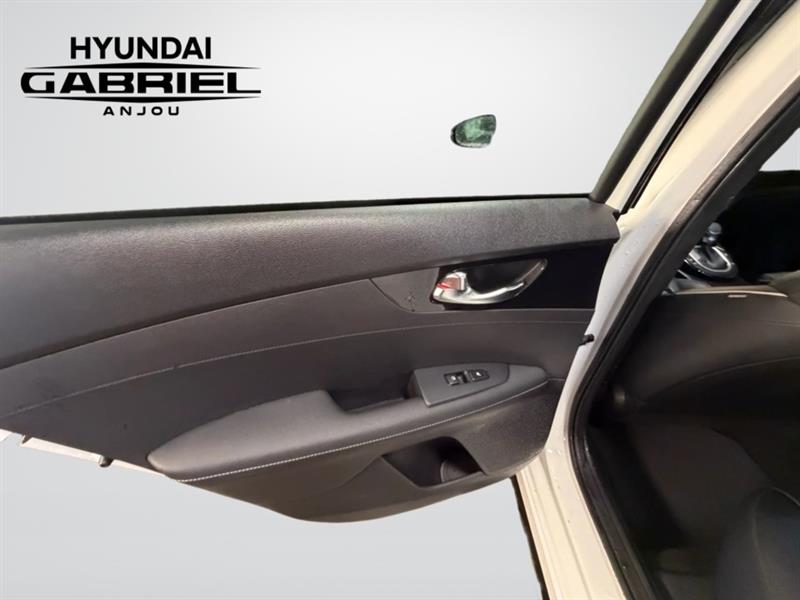 kia Forte 2024 - 11