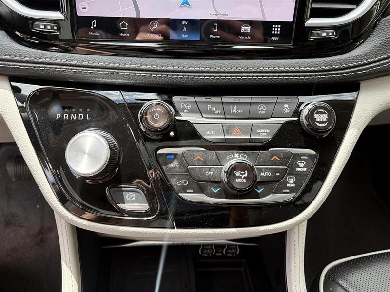 chrysler Pacifica 2024 - 27