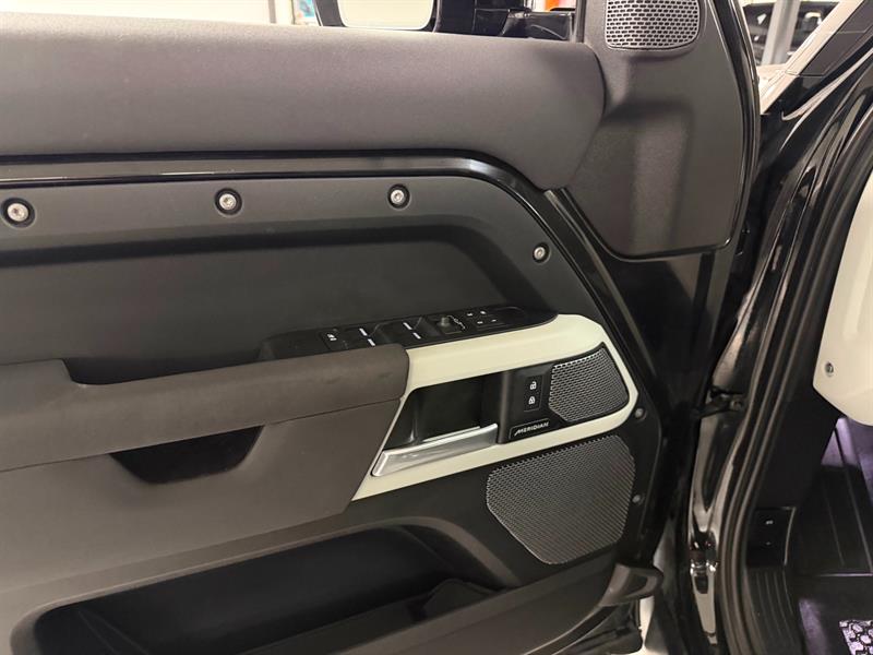 land rover Defender 2023 - 17