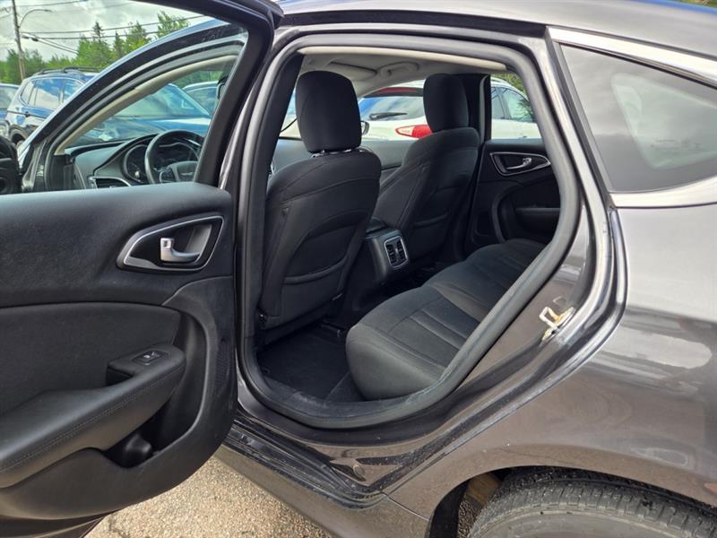 chrysler 200 2016 - 13