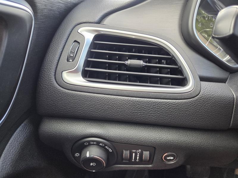 chrysler 200 2016 - 23