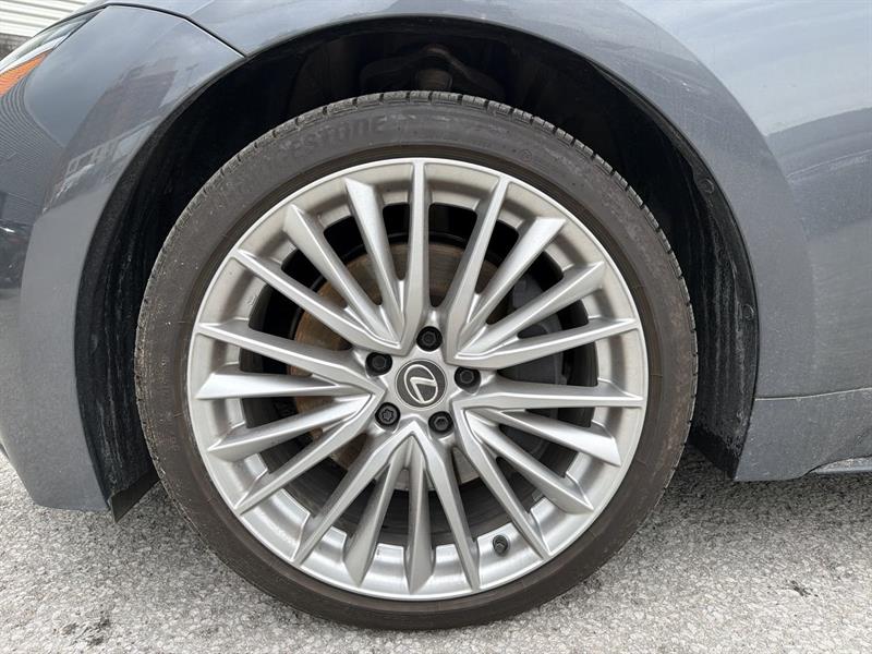 lexus IS 300 2025 - 18