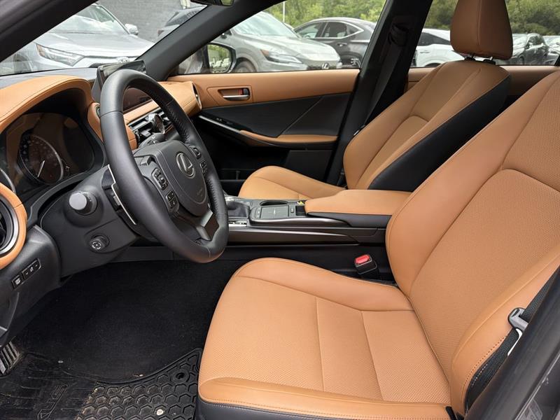 lexus IS 300 2025 - 19