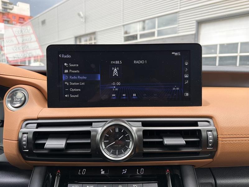 lexus IS 300 2025 - 24