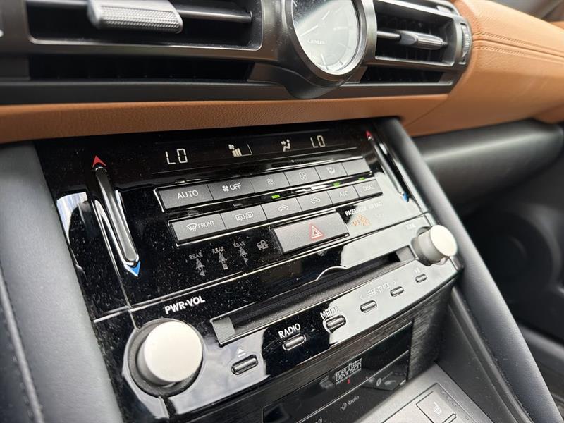 lexus IS 300 2025 - 27