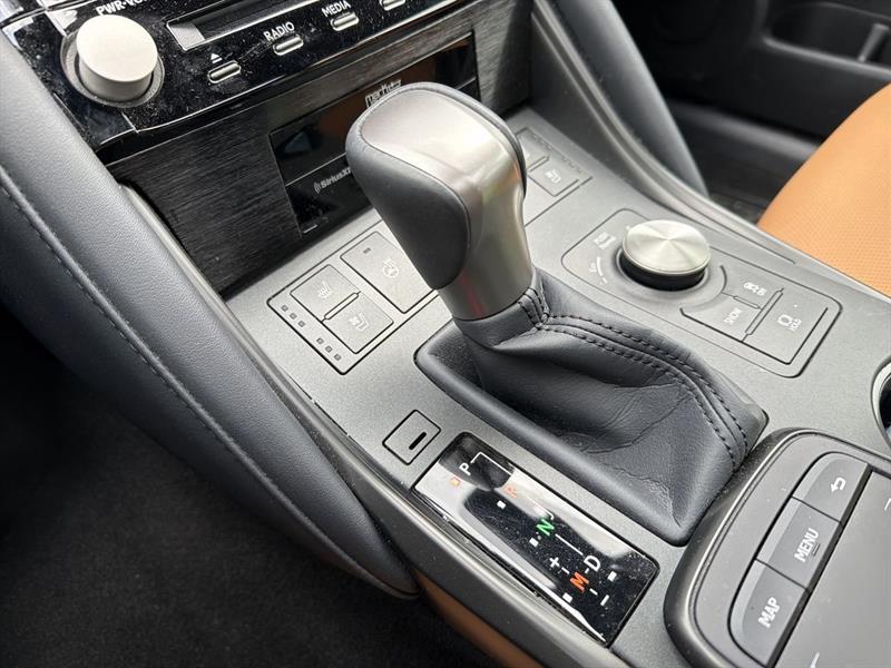lexus IS 300 2025 - 28