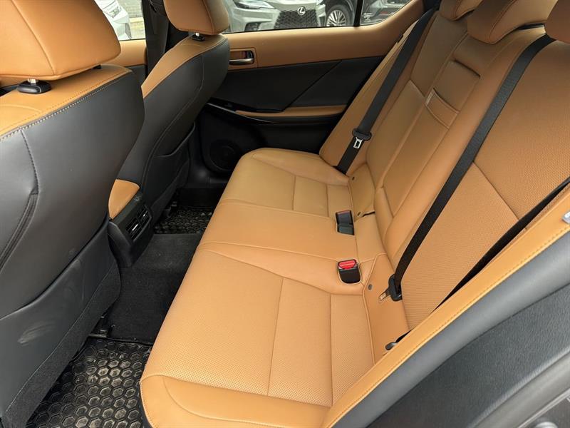 lexus IS 300 2025 - 31