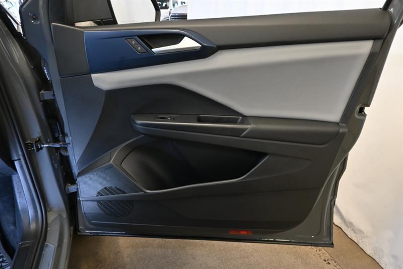 2022 Volkswagen Taos - Image 31