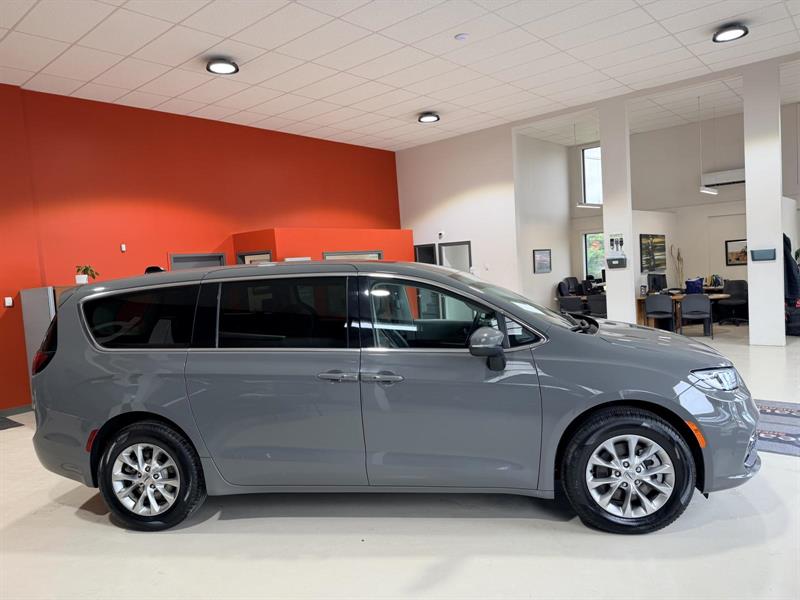 chrysler Pacifica 2023 - 12