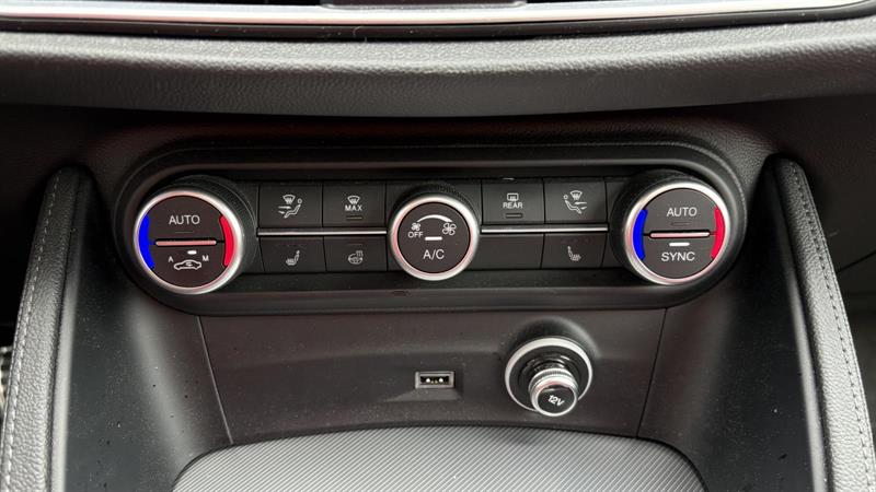alfa romeo Stelvio 2022 - 17