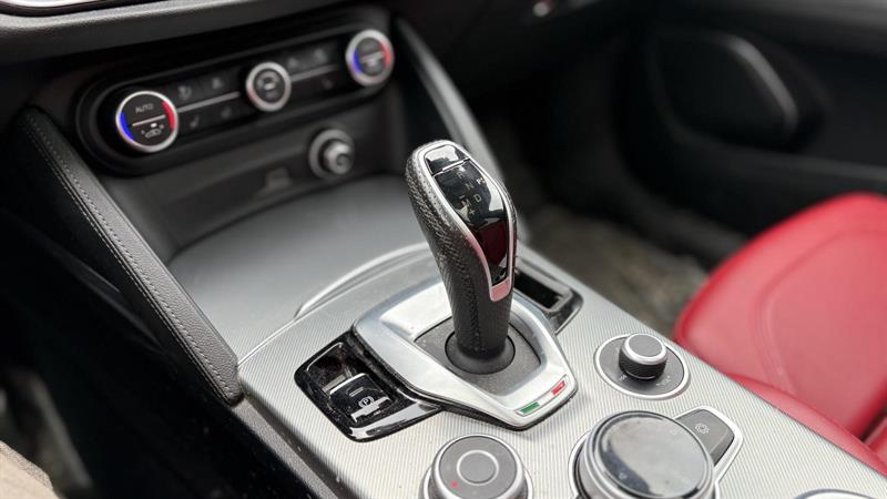 alfa romeo Stelvio 2022 - 19