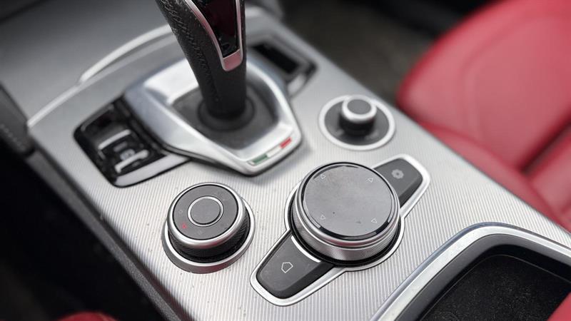 alfa romeo Stelvio 2022 - 21