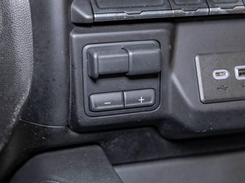 chevrolet Silverado 1500 2021 - 24