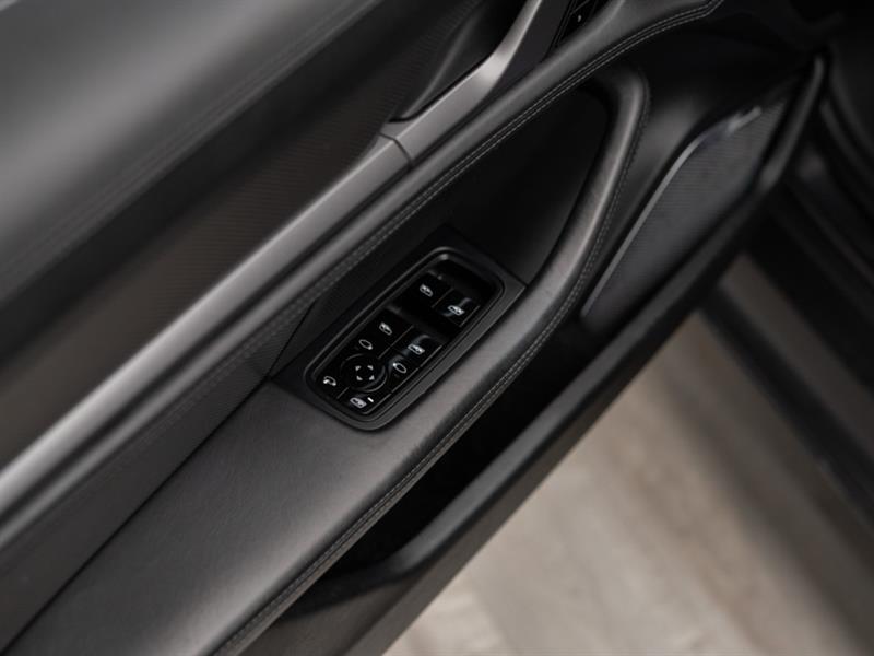 porsche Taycan 2020 - 23