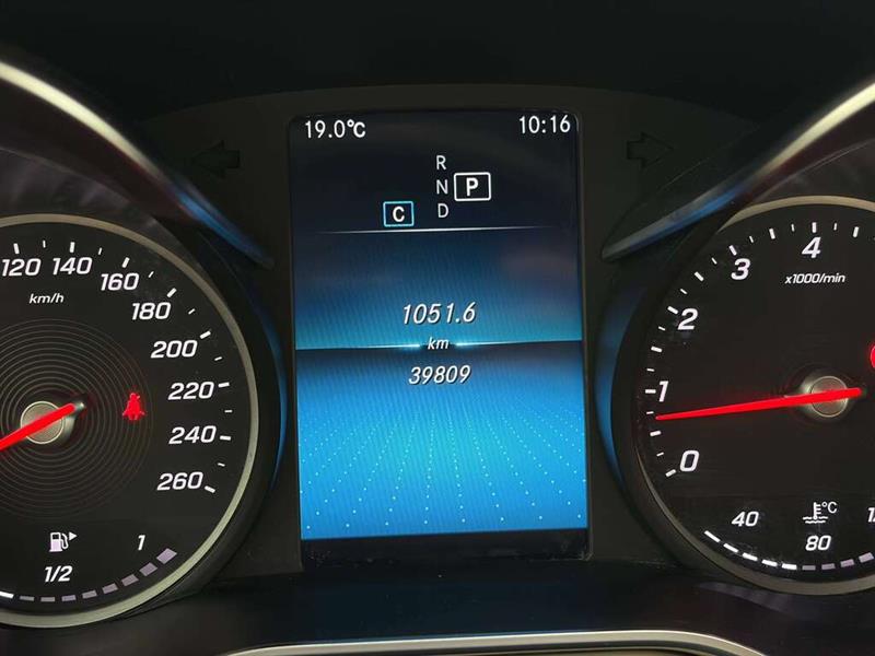 mercedes-benz C300 2020 - 24