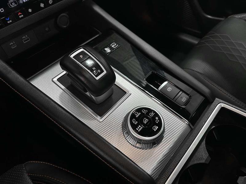 mitsubishi Outlander 2023 - 17