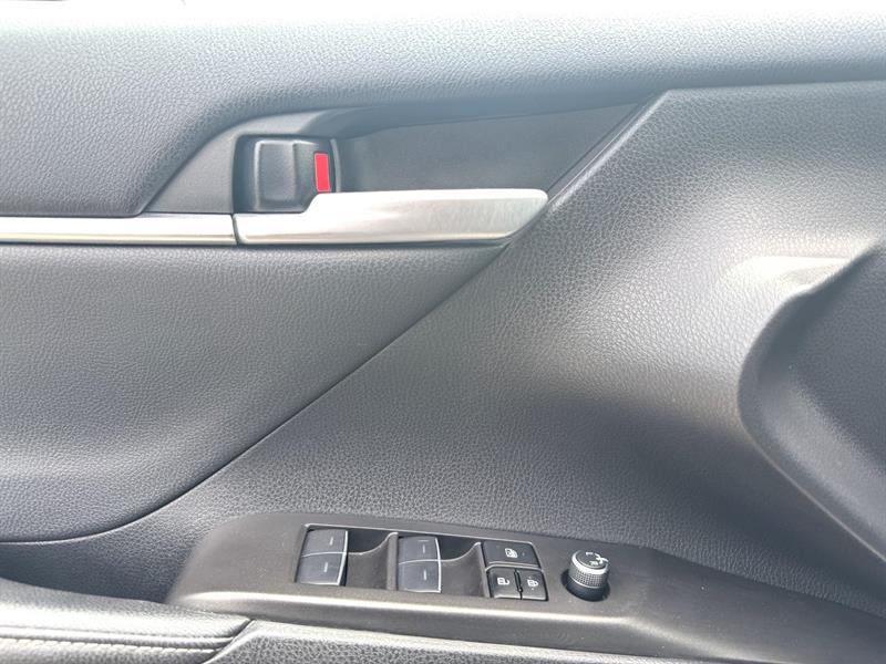 toyota Camry Hybrid 2024 - 25