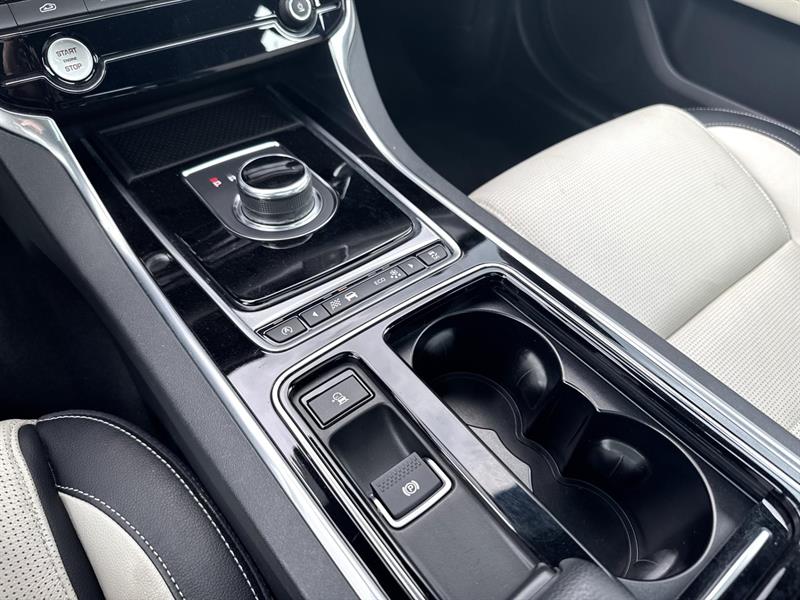 jaguar XF 2017 - 23