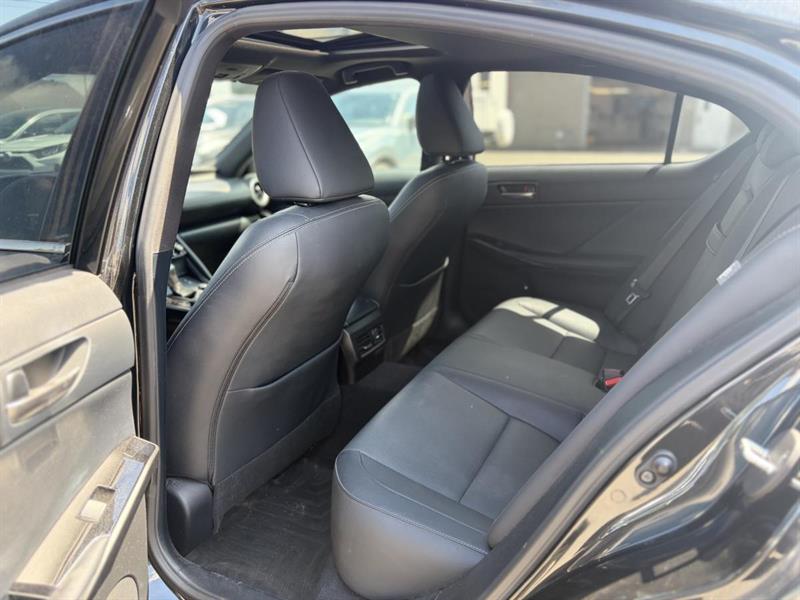 lexus IS 300 2021 - 7