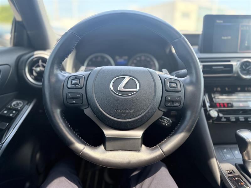 lexus IS 300 2021 - 11