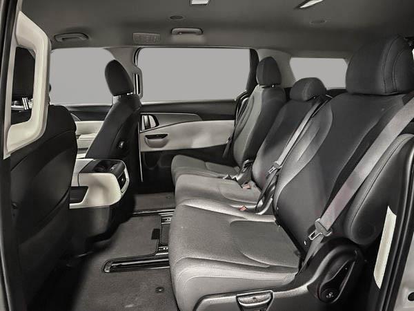 kia Carnival 2024 - 24