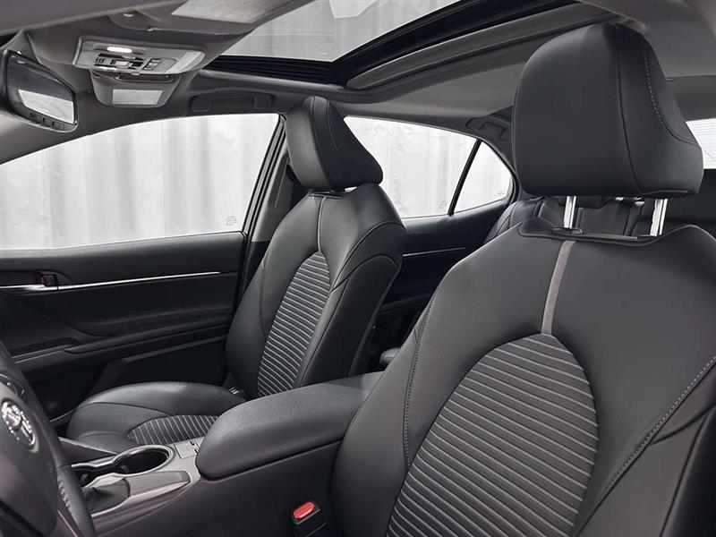 toyota Camry 2022 - 18