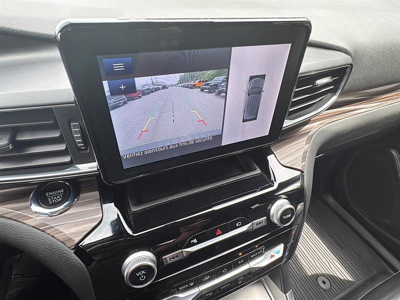 ford Explorer 2022 - 25