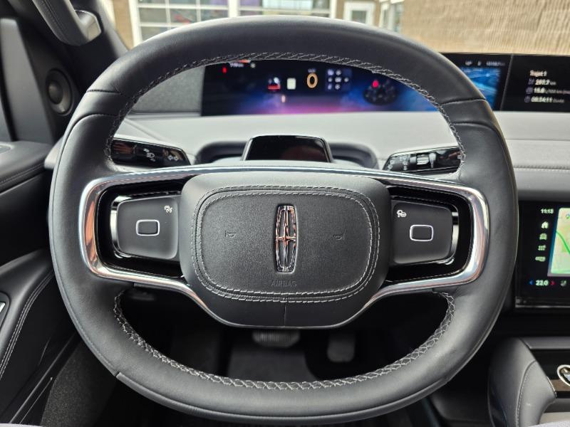 lincoln Navigator L 2025 - 35