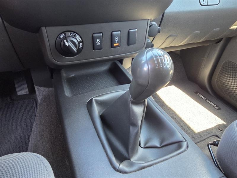 nissan Frontier 2013 - 27