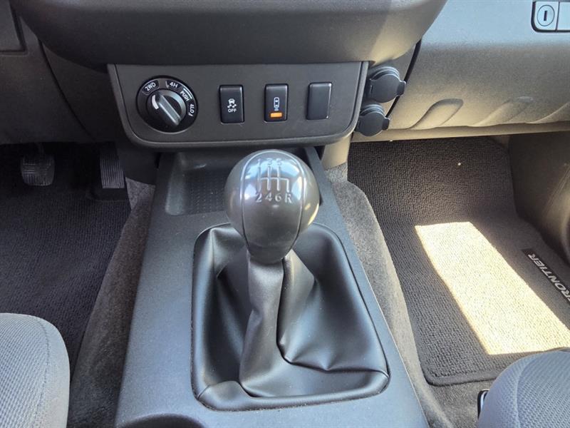 nissan Frontier 2013 - 28