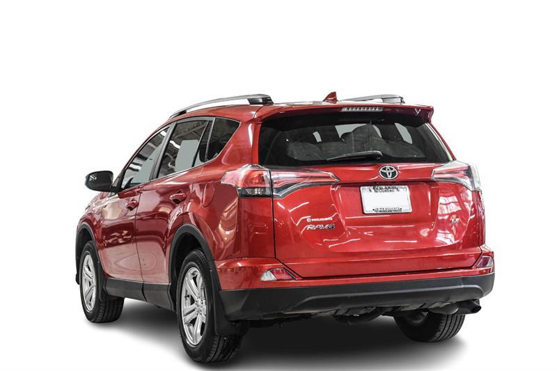 2017 Toyota RAV4 - Image 11
