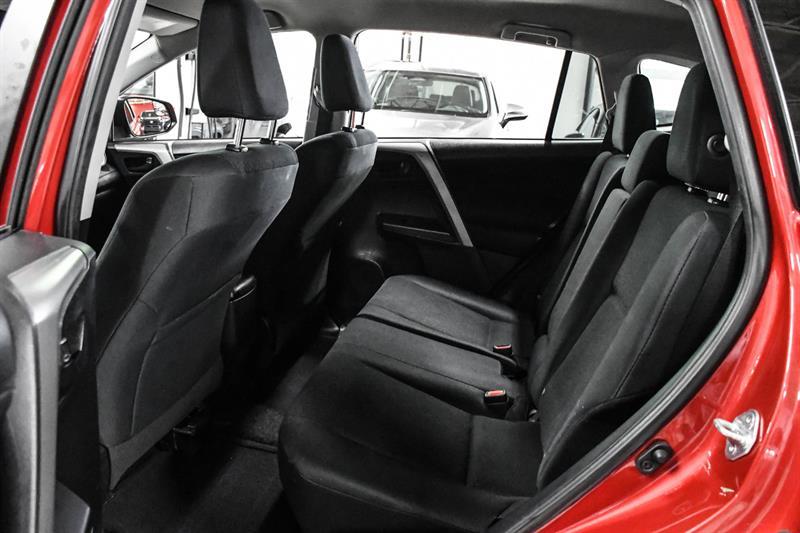 2017 Toyota RAV4 - Image 17