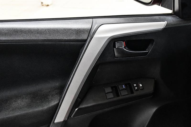 2017 Toyota RAV4 - Image 20